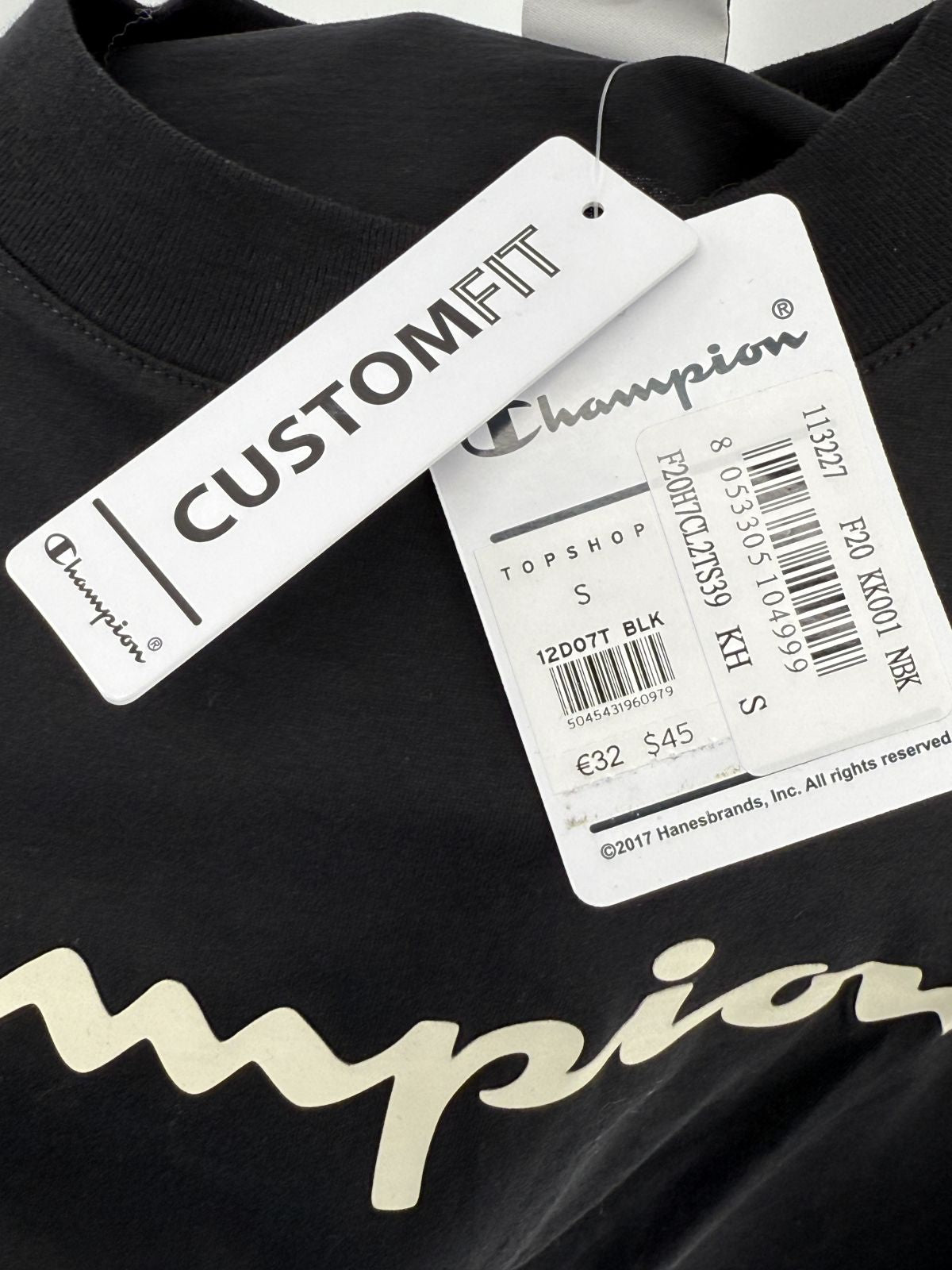 Naiste must lühike pluus