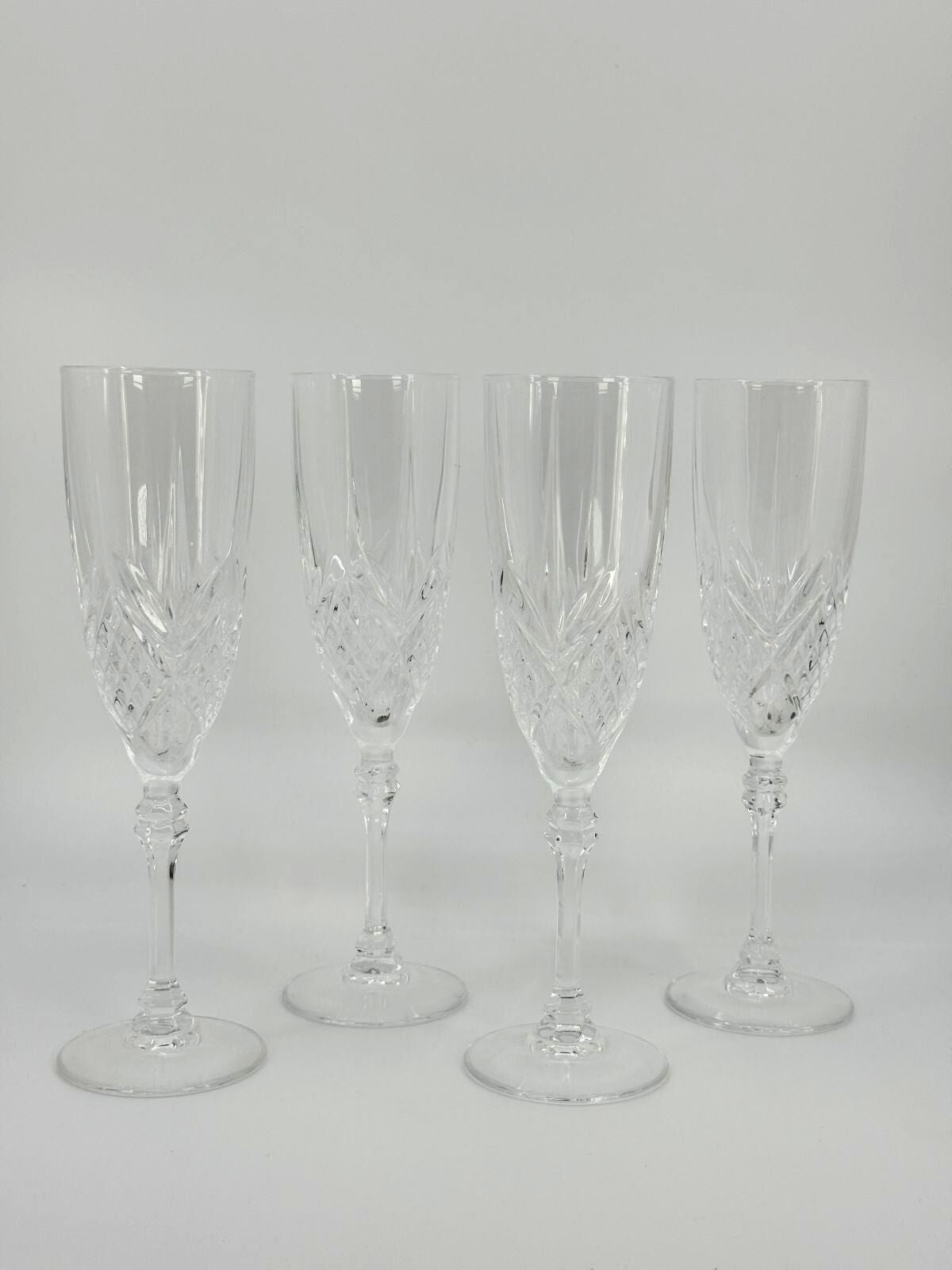 Lihvitud klaasist šampanjapokaalid 4tk