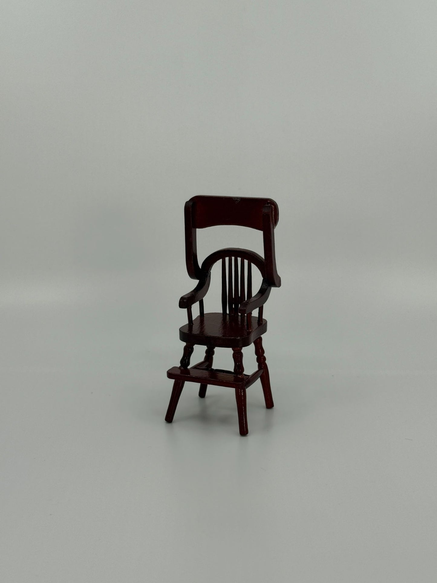 Miniatuurne puidust tool ja häll