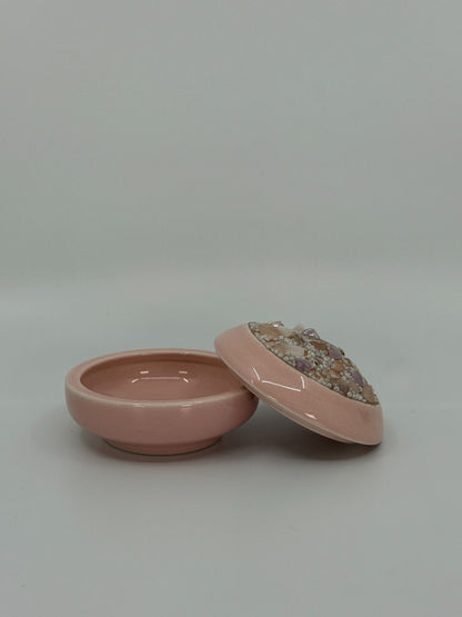 Roosa kaanega portselanist ehtekarp