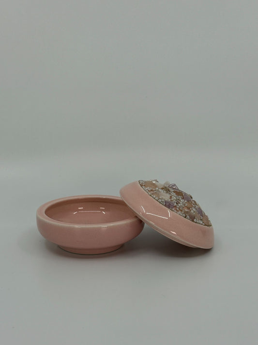 Roosa kaanega portselanist ehtekarp