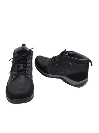 CLARKS Meeste mustad nahast poolsaapad