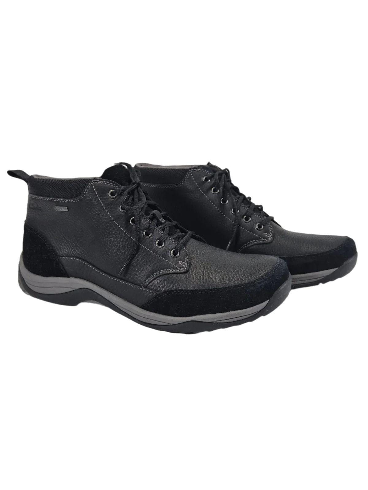 CLARKS Meeste mustad nahast poolsaapad
