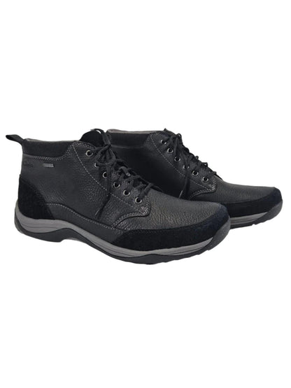 CLARKS Meeste mustad nahast poolsaapad