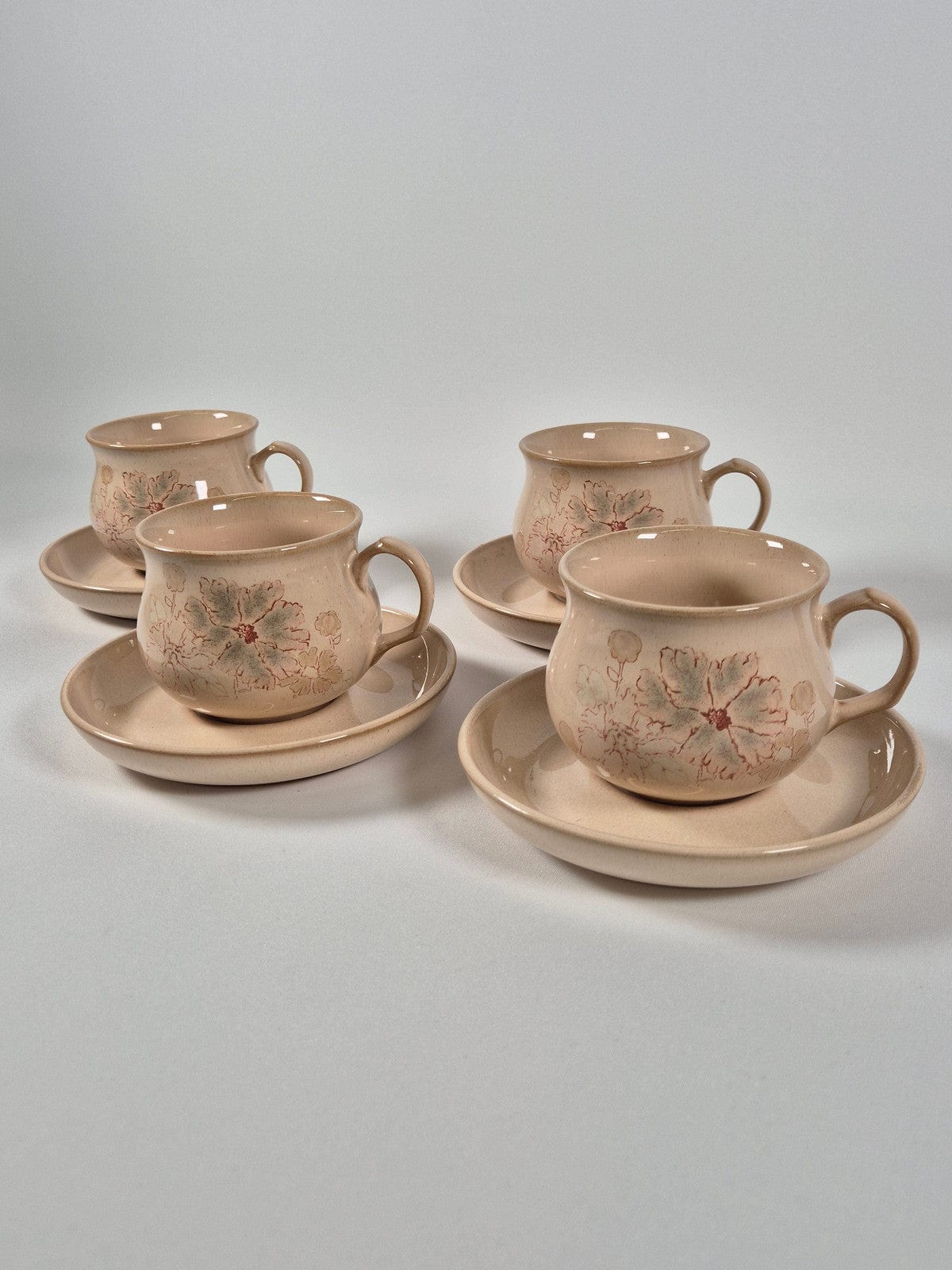 DENBY Käsitöö tass koos alustaldrikuga