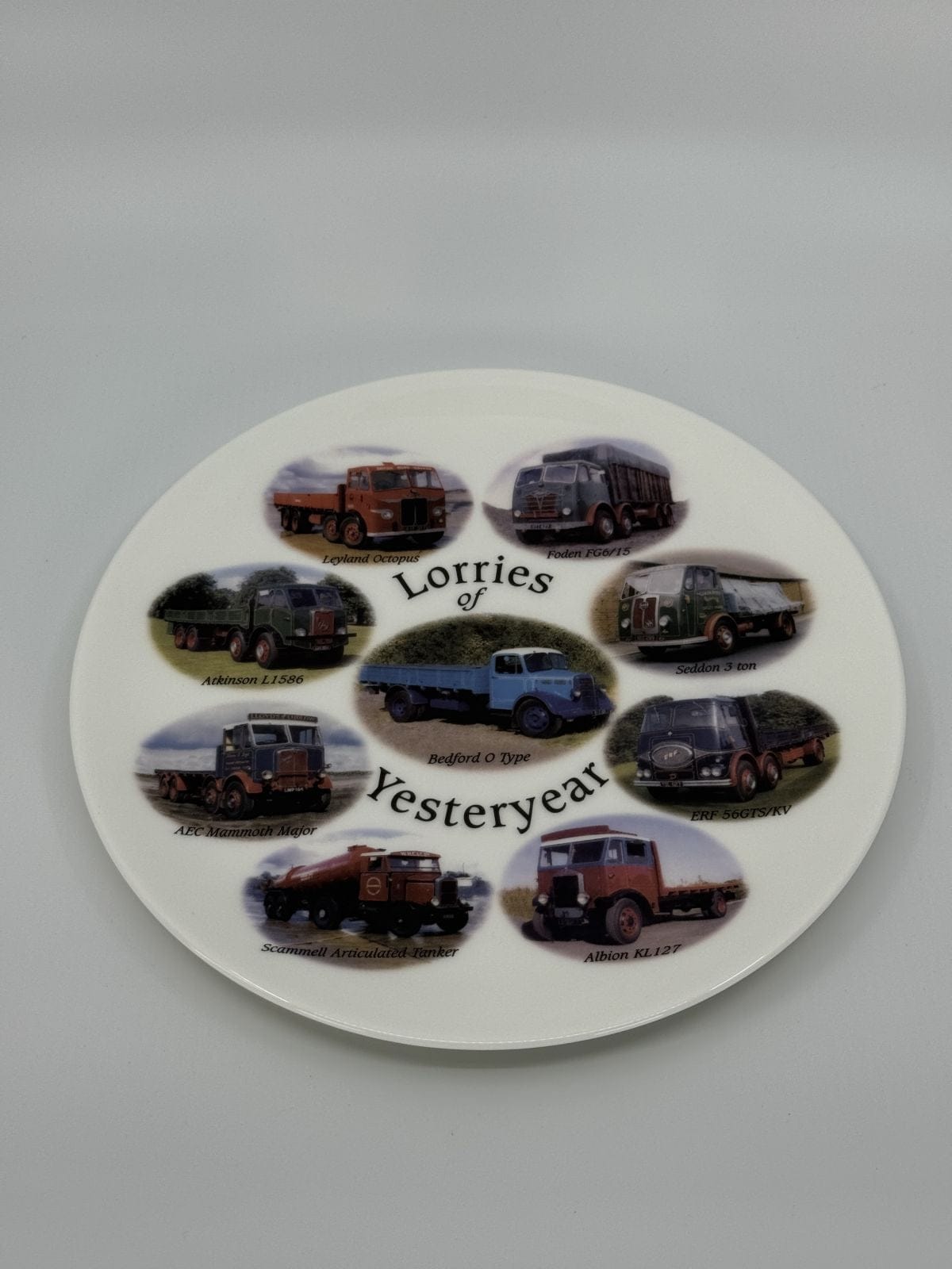 J & D Vintage “Lorries of Yesteryear” dekoratiivtaldrik