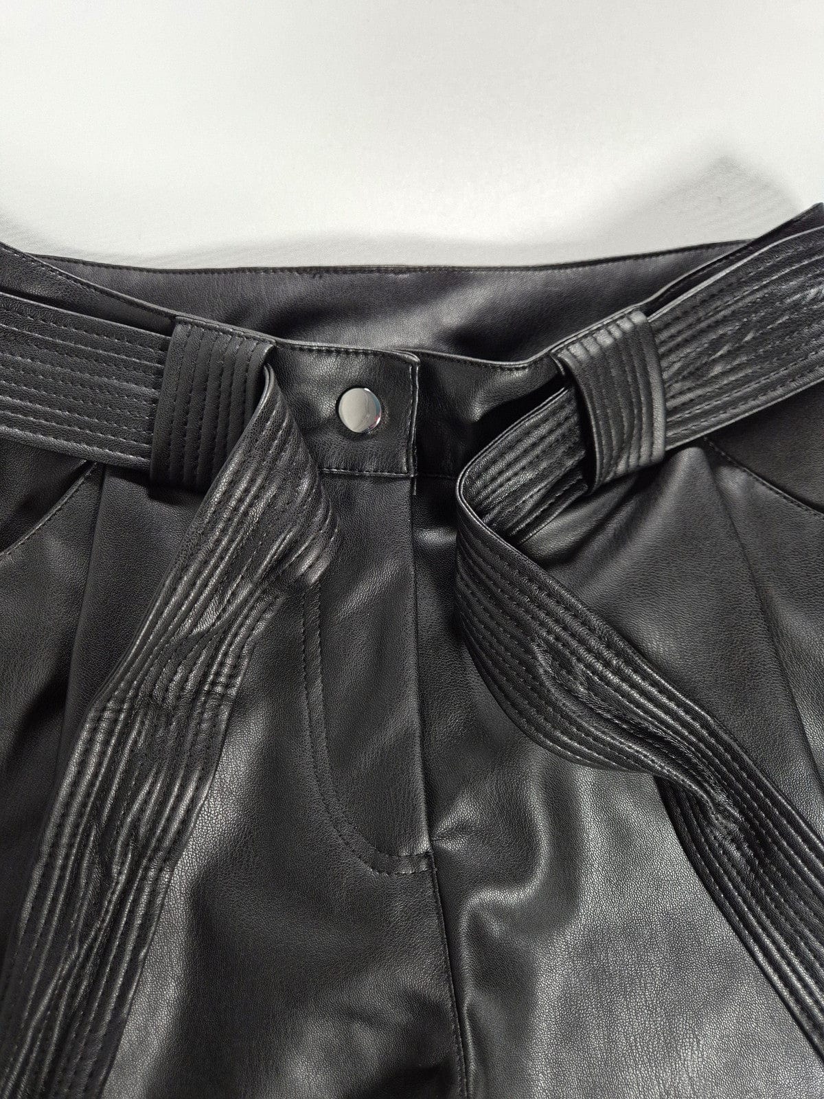 MISS SELFRIDGE Naiste kunstnahast lühikesed püksid