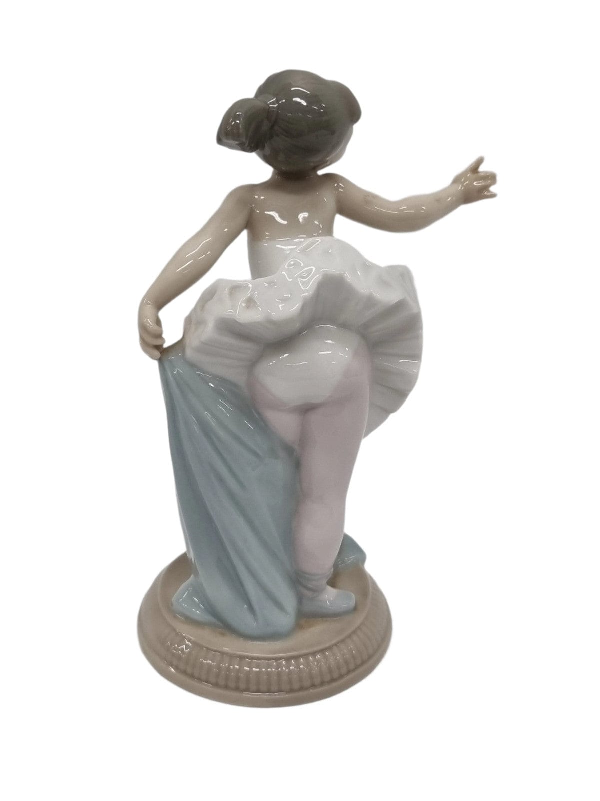 NAO Antiik portselanist kuju