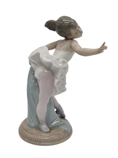 NAO Antiik portselanist kuju