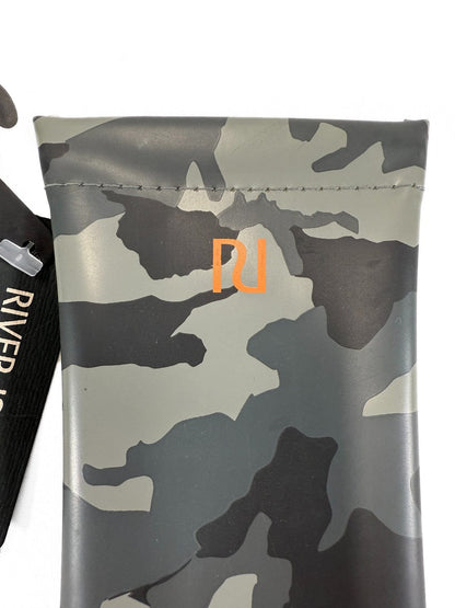 RIVER ISLAND Camo-mustriga prillikott