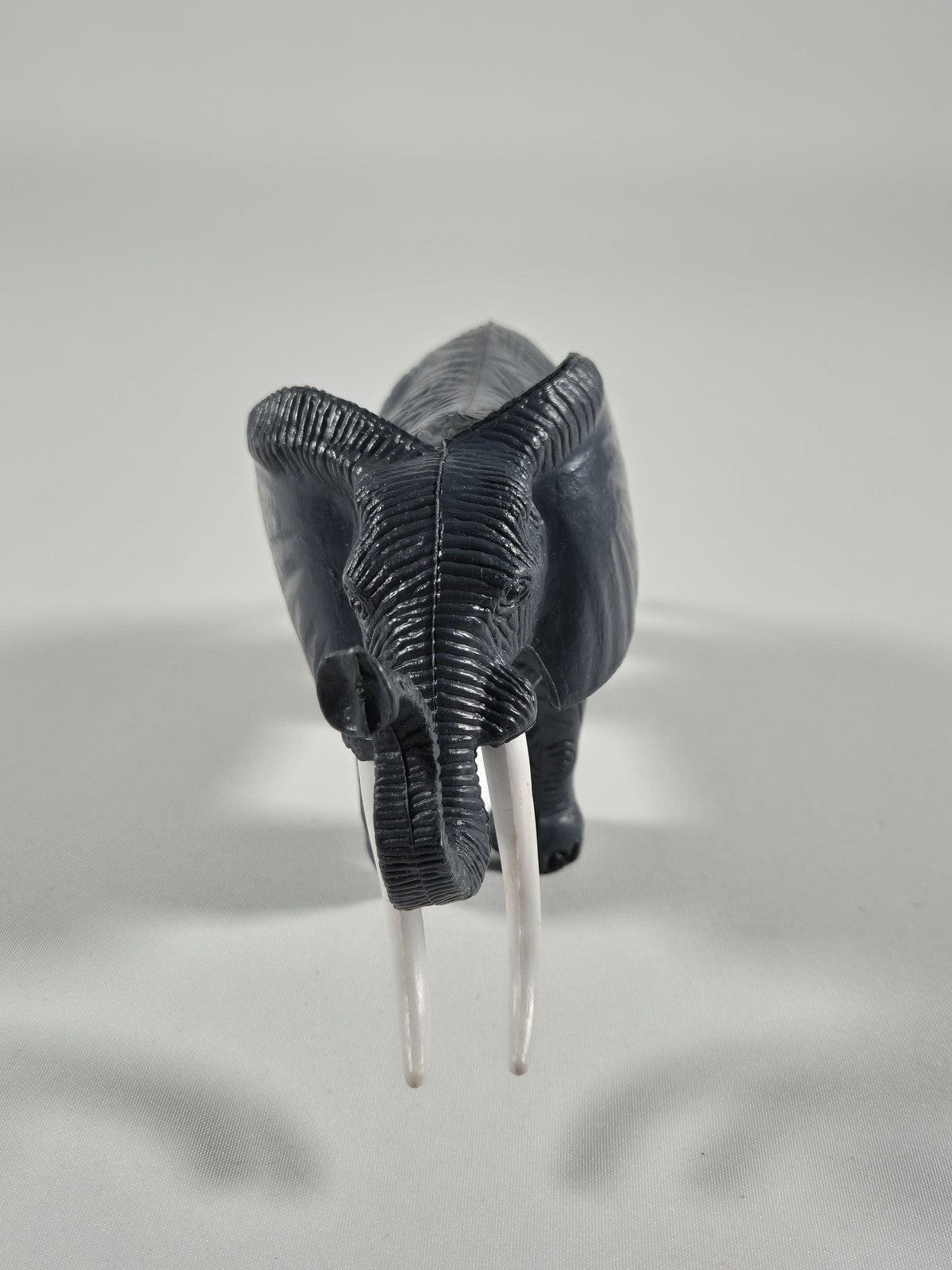 SECOND BEST TAASKASUTUS Elevant