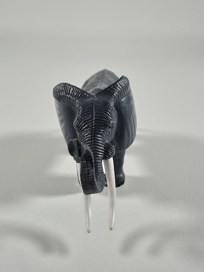 SECOND BEST TAASKASUTUS Elevant