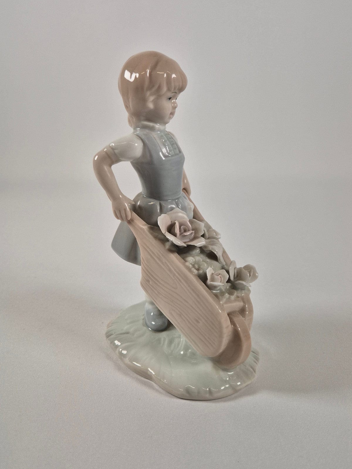 SECOND BEST TAASKASUTUS Keraamiline kuju lillekäruga