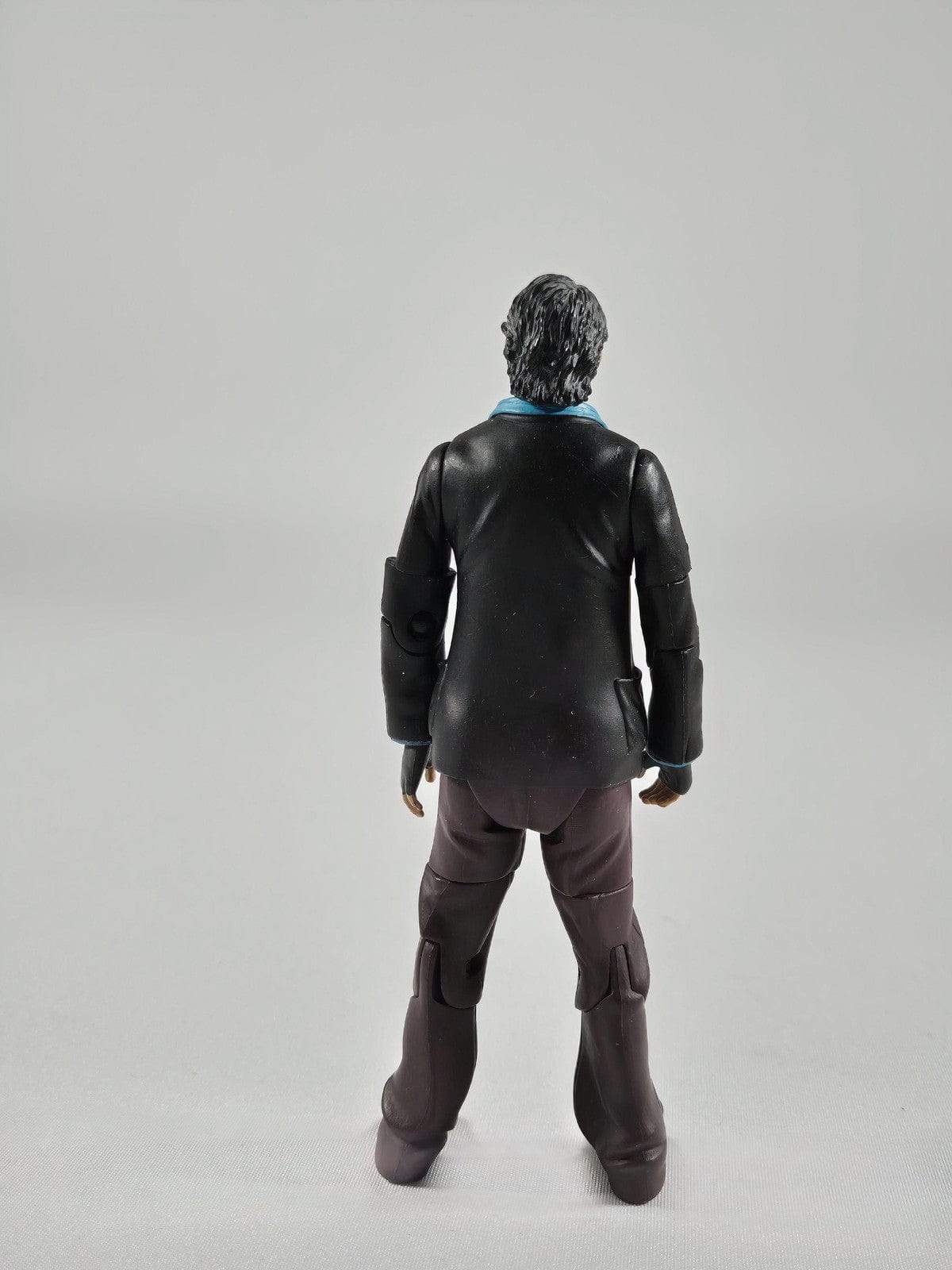 SECOND BEST TAASKASUTUS Primeval figuur Connor Temple