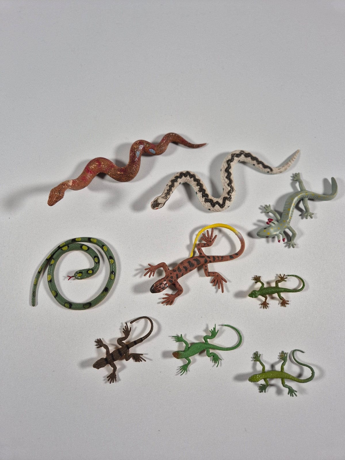 SECOND BEST TAASKASUTUS Ussid ja sisalikud 9tk