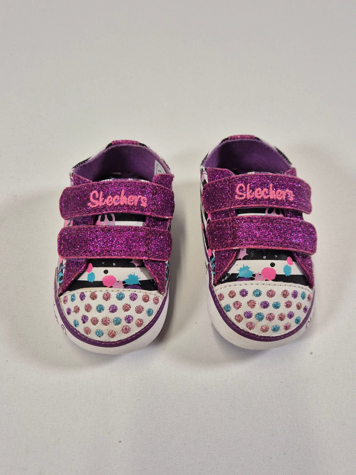 SKECHERS Tüdrukute krõpsudega nahast papud