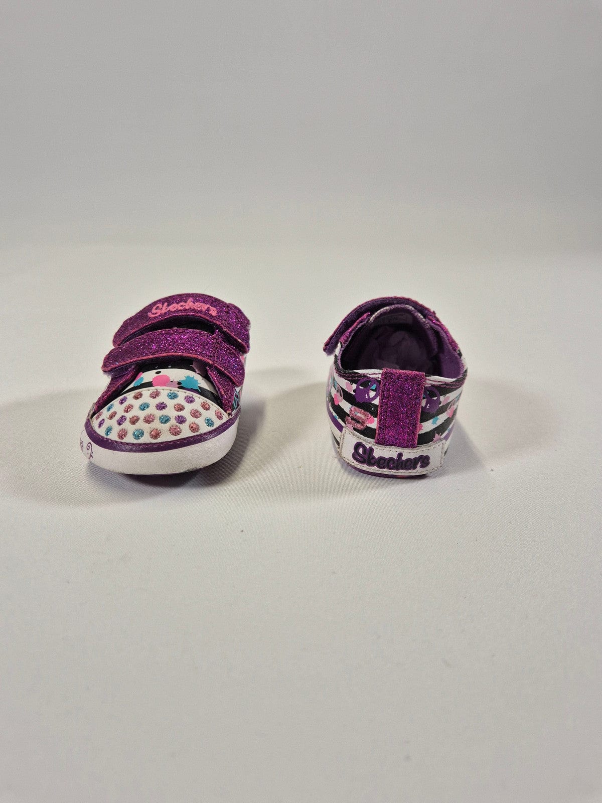 SKECHERS Tüdrukute krõpsudega nahast papud