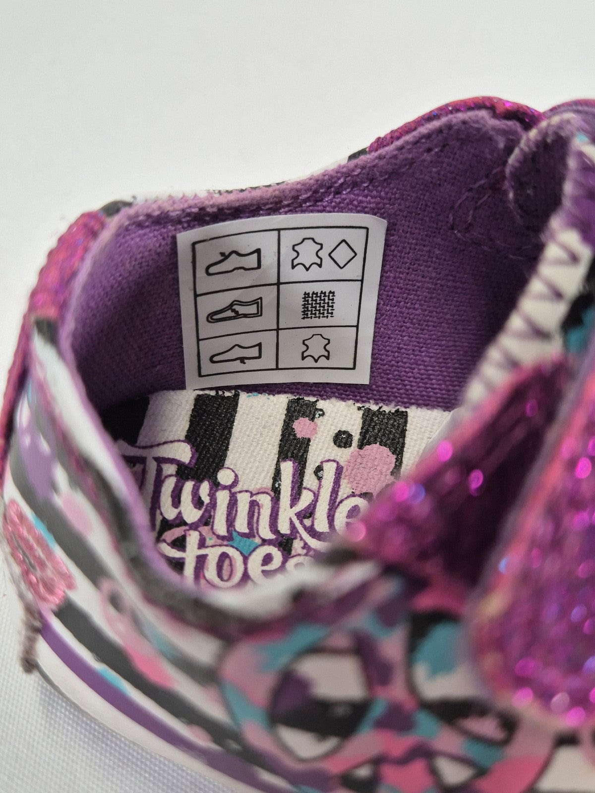 SKECHERS Tüdrukute krõpsudega nahast papud