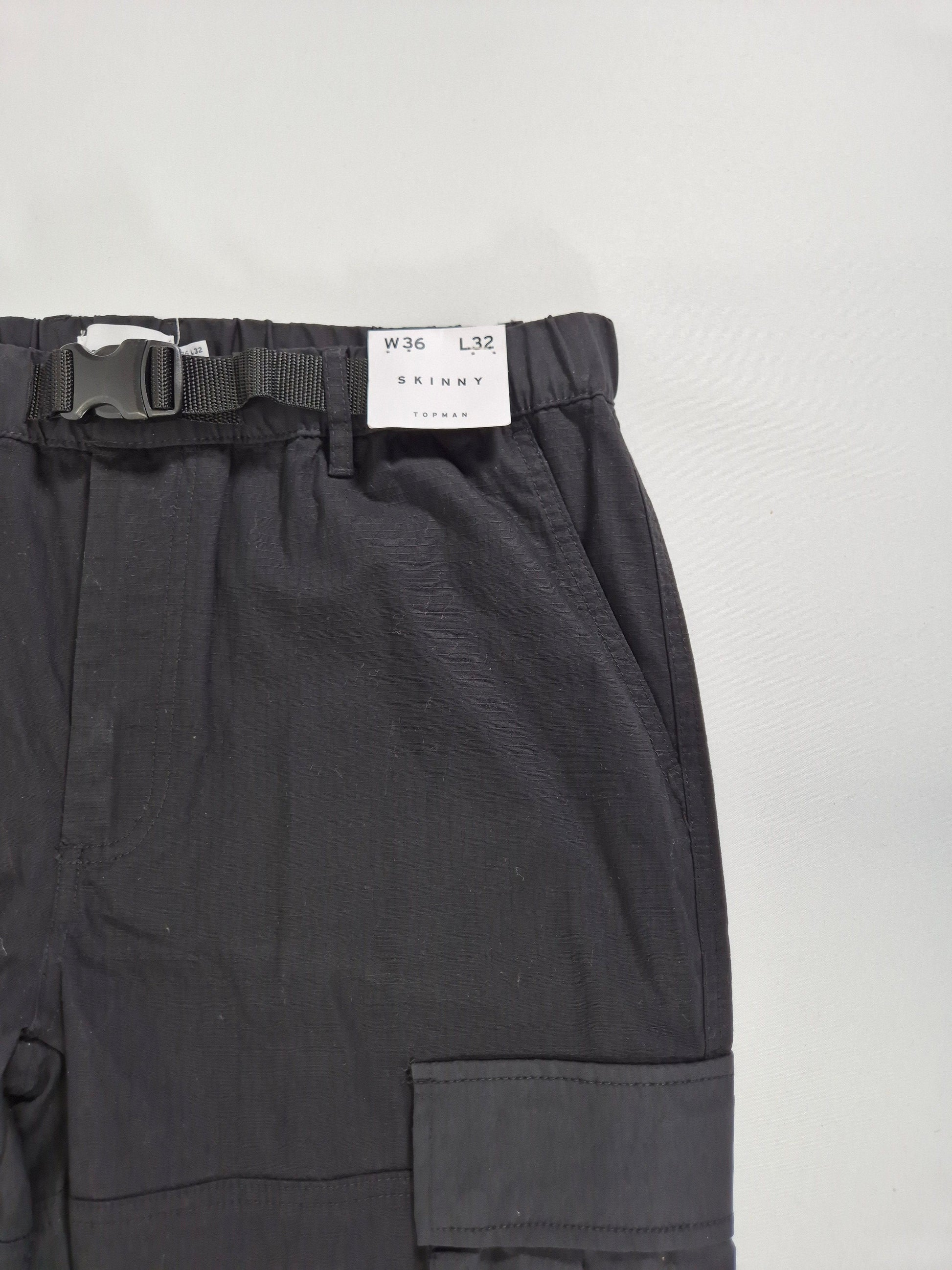 TOPMAN Meeste mustad taskutega püksid